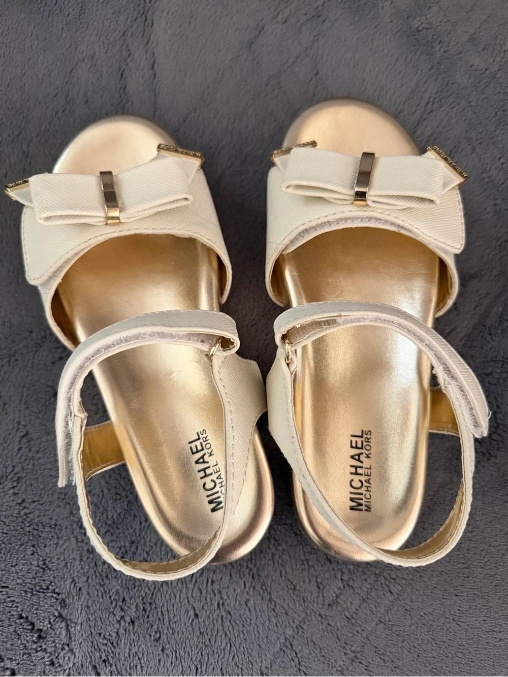 Michael Kors Marsha Kiera - Kids Bow-Accent Sandal in Ivory with Gold Insole